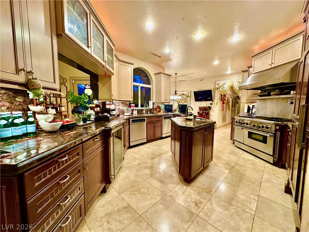 8101 Moonstone, Las Vegas, NV 89128