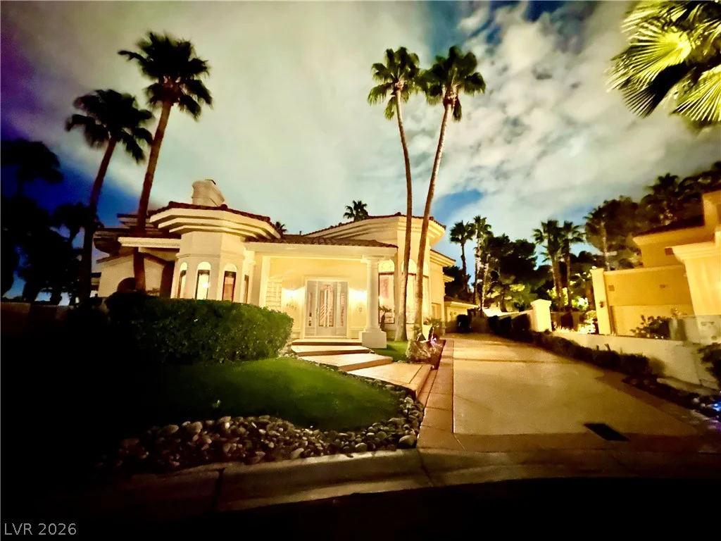 8101 Moonstone, Las Vegas, NV 89128