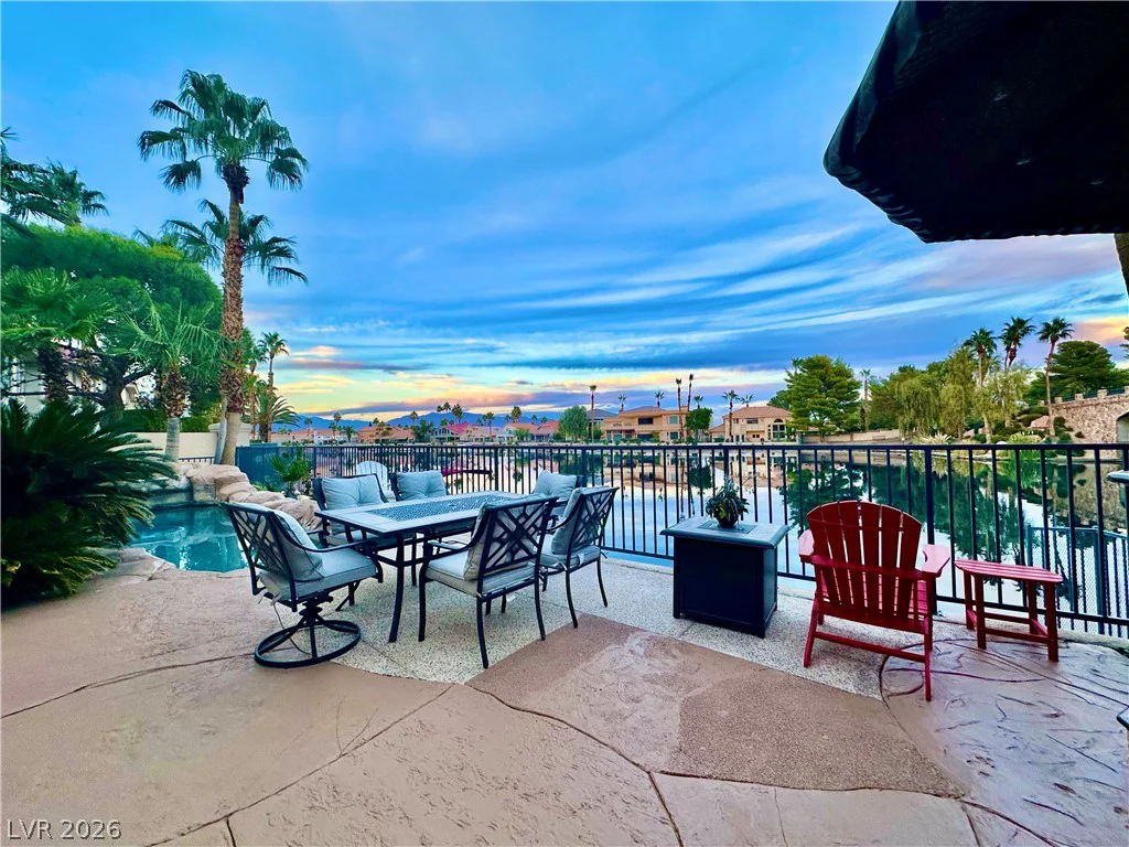 8101 Moonstone, Las Vegas, NV 89128
