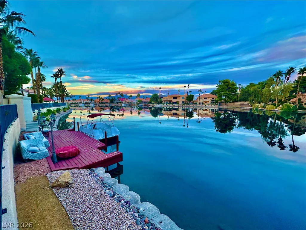 8101 Moonstone, Las Vegas, NV 89128