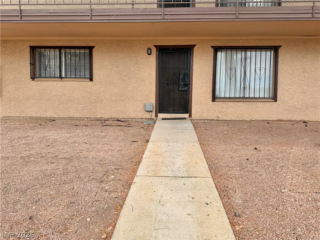 575 Royal Crest, Las Vegas, NV 89169