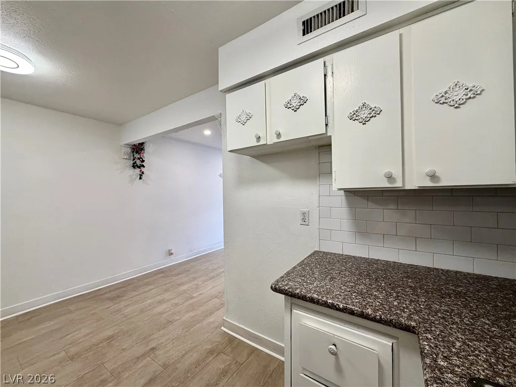 575 Royal Crest, Las Vegas, NV 89169