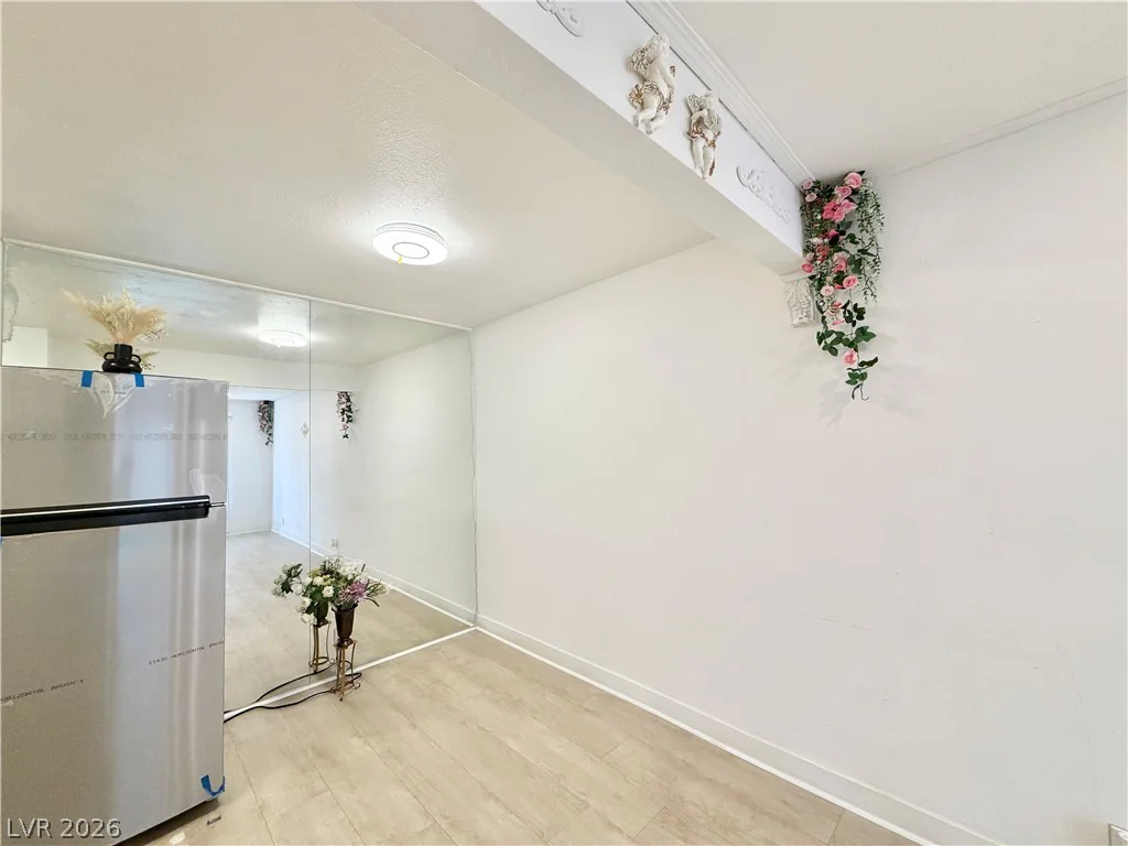575 Royal Crest, Las Vegas, NV 89169
