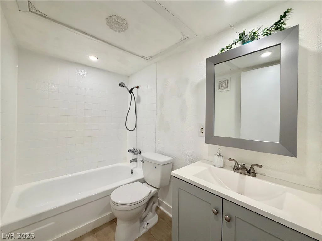 575 Royal Crest, Las Vegas, NV 89169