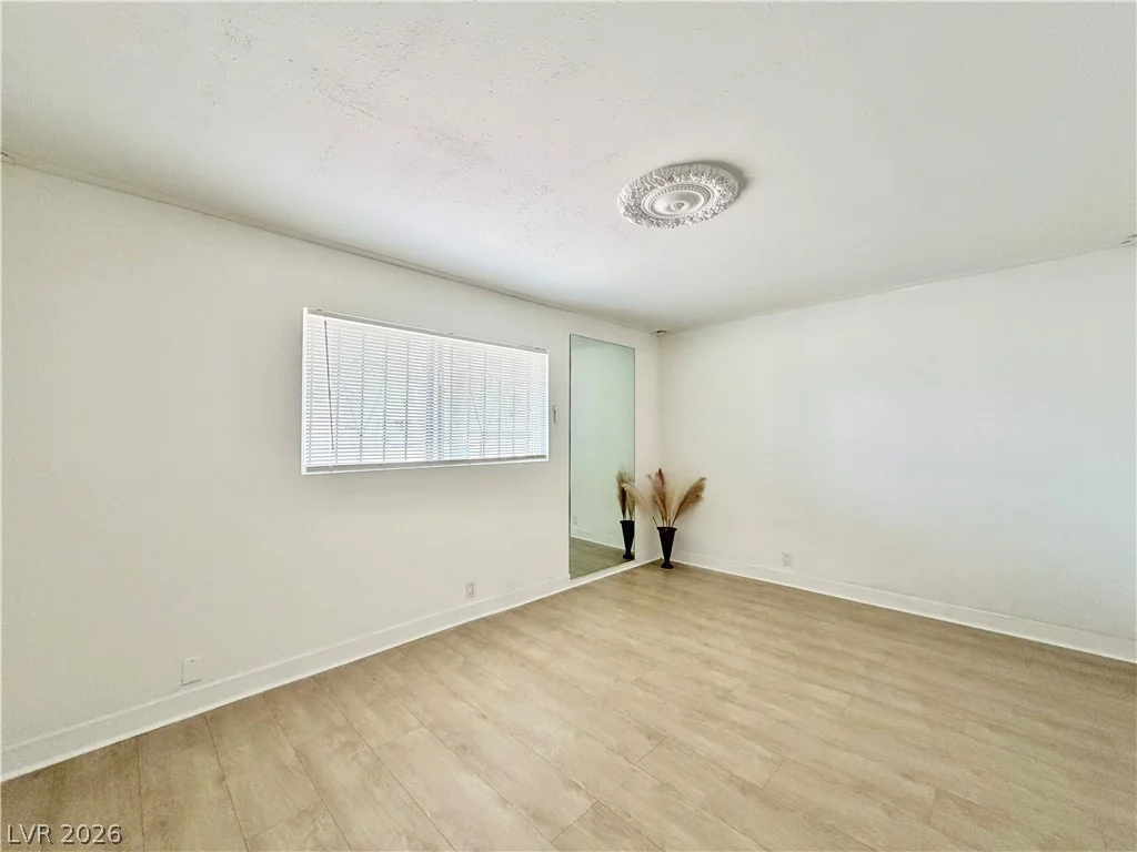 575 Royal Crest, Las Vegas, NV 89169