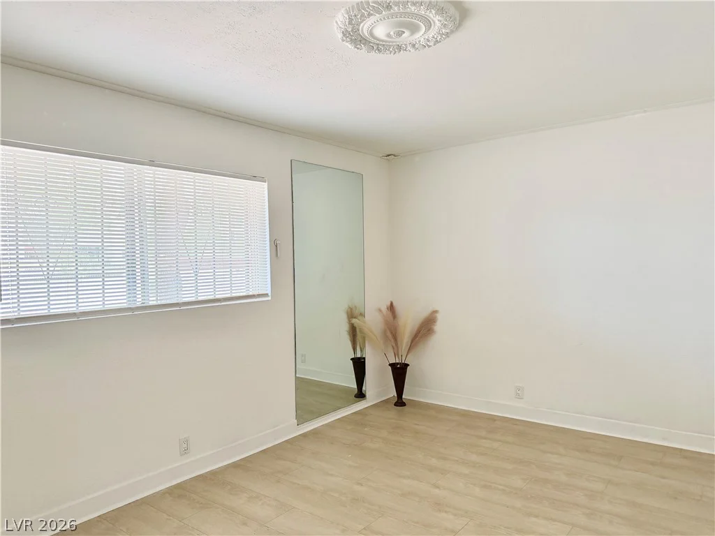 575 Royal Crest, Las Vegas, NV 89169