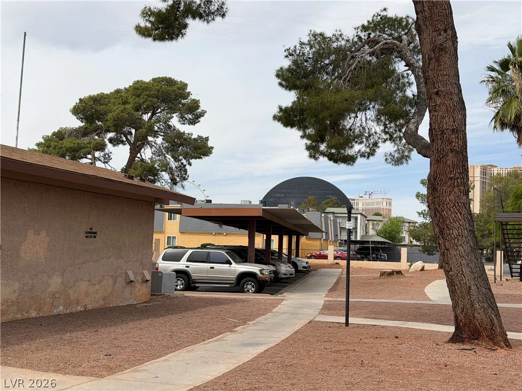 575 Royal Crest, Las Vegas, NV 89169
