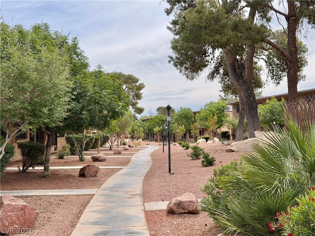 575 Royal Crest, Las Vegas, NV 89169