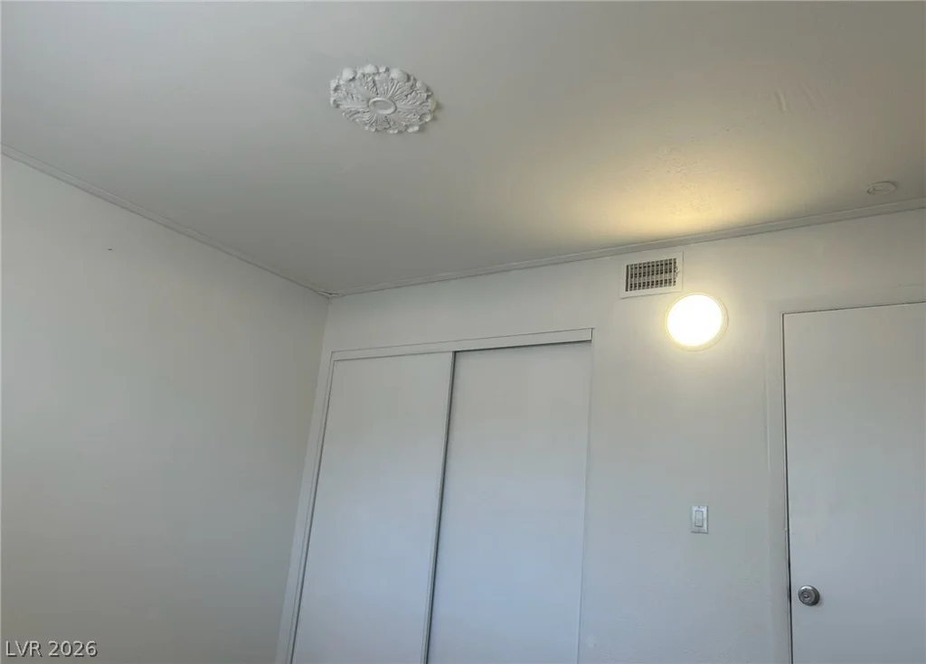 575 Royal Crest, Las Vegas, NV 89169