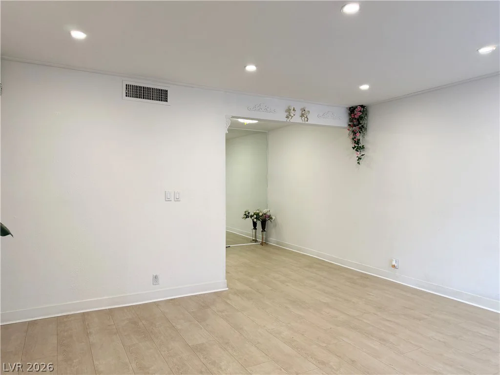575 Royal Crest, Las Vegas, NV 89169