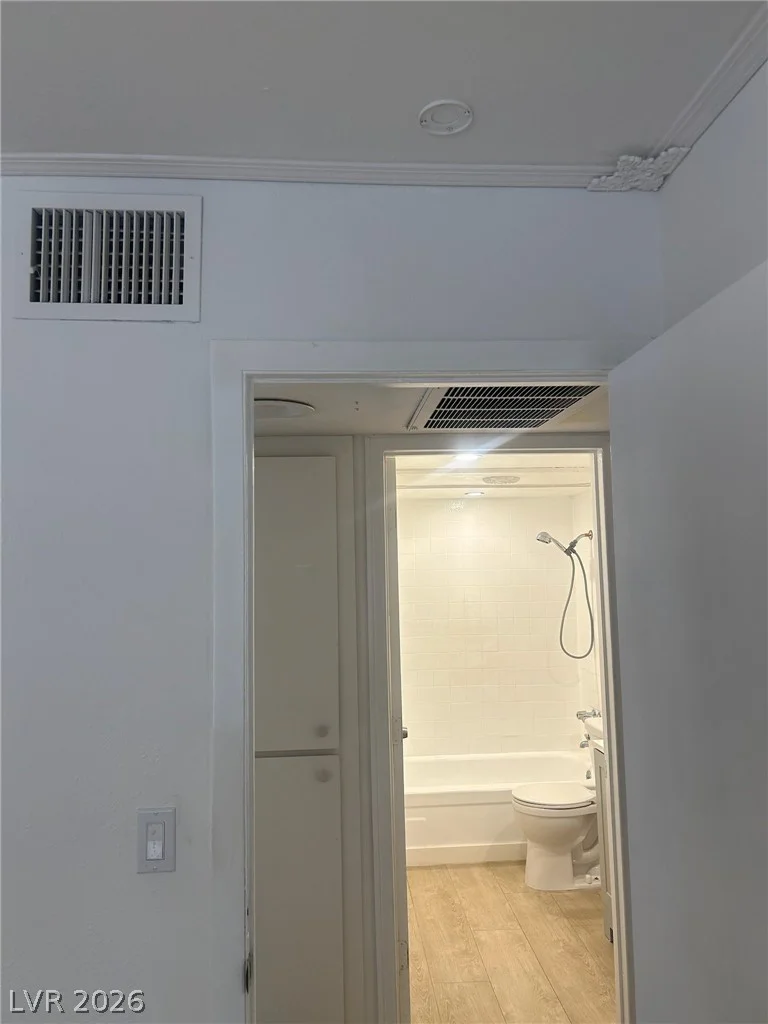 575 Royal Crest, Las Vegas, NV 89169