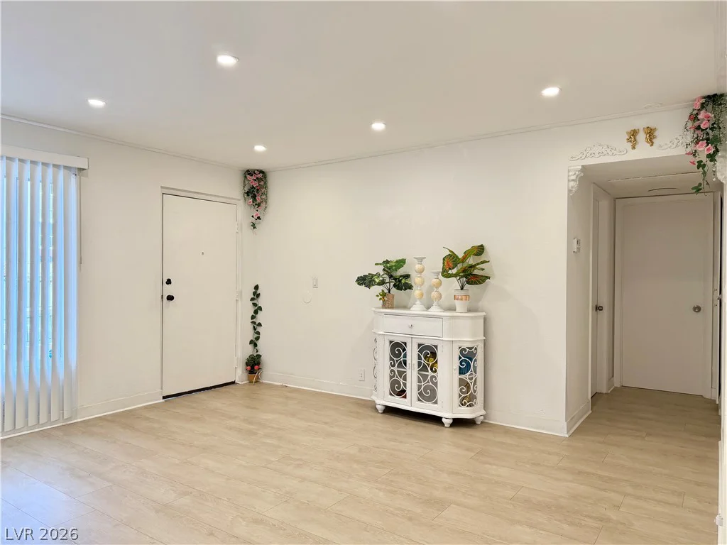 575 Royal Crest, Las Vegas, NV 89169