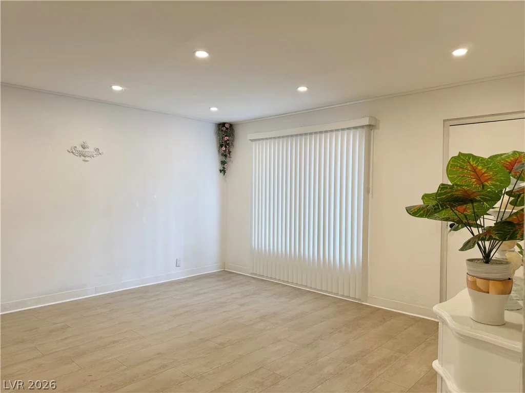 575 Royal Crest, Las Vegas, NV 89169