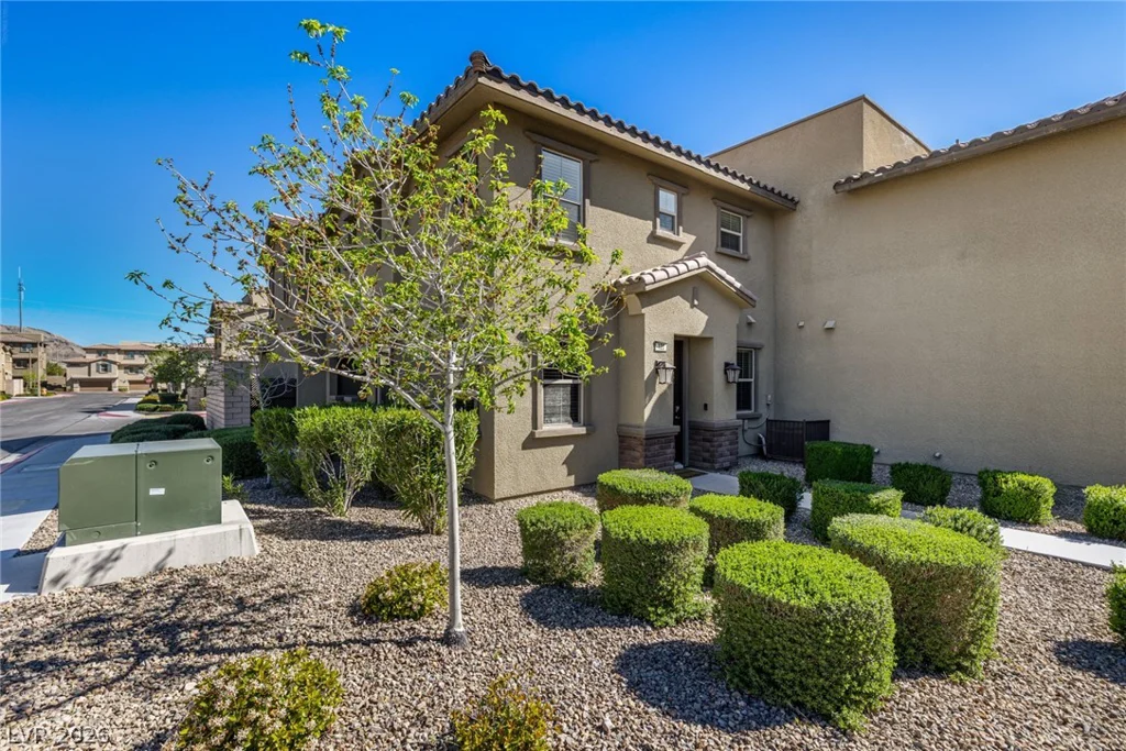 120 Alamere Falls, Las Vegas, NV 89138