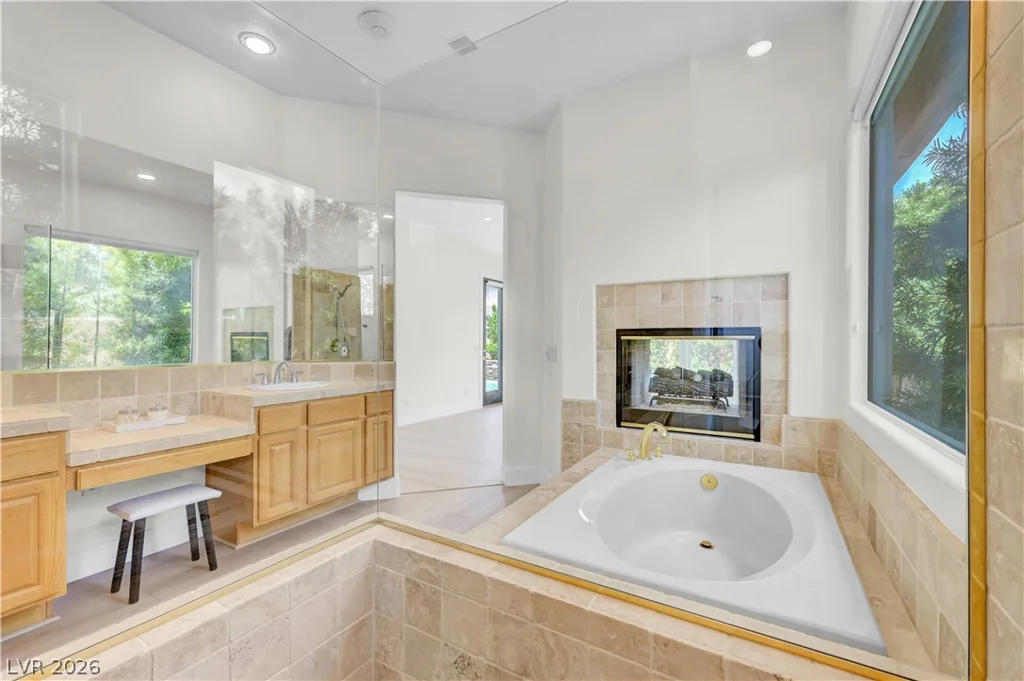 9700 Amber Peak, Las Vegas, NV 89144