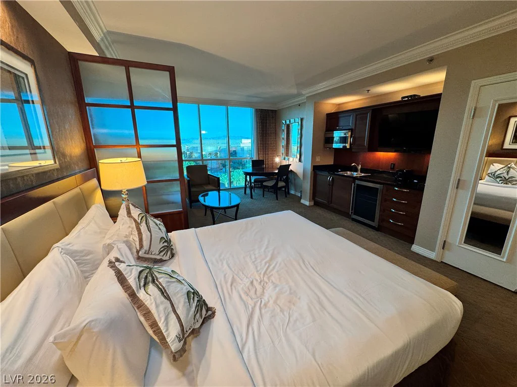 135 Harmon, Las Vegas, NV 89109