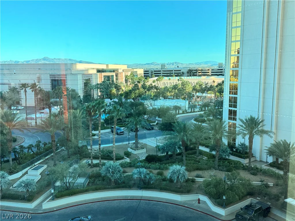 135 Harmon, Las Vegas, NV 89109