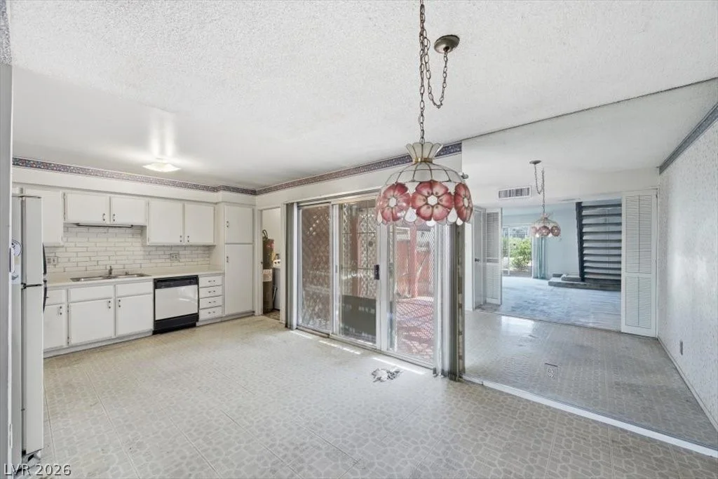 522 Delfern, Las Vegas, NV 89169