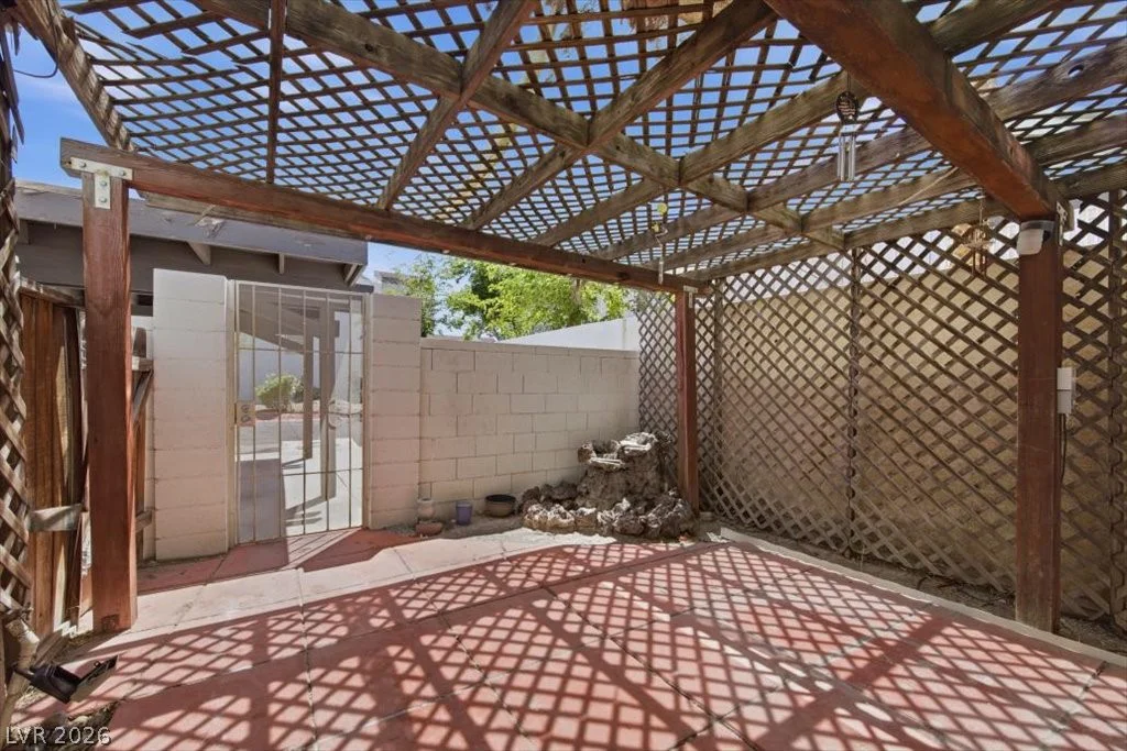 522 Delfern, Las Vegas, NV 89169