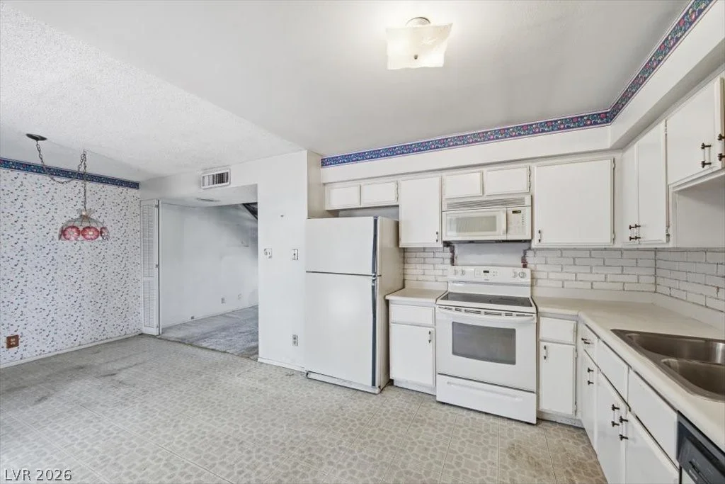 522 Delfern, Las Vegas, NV 89169