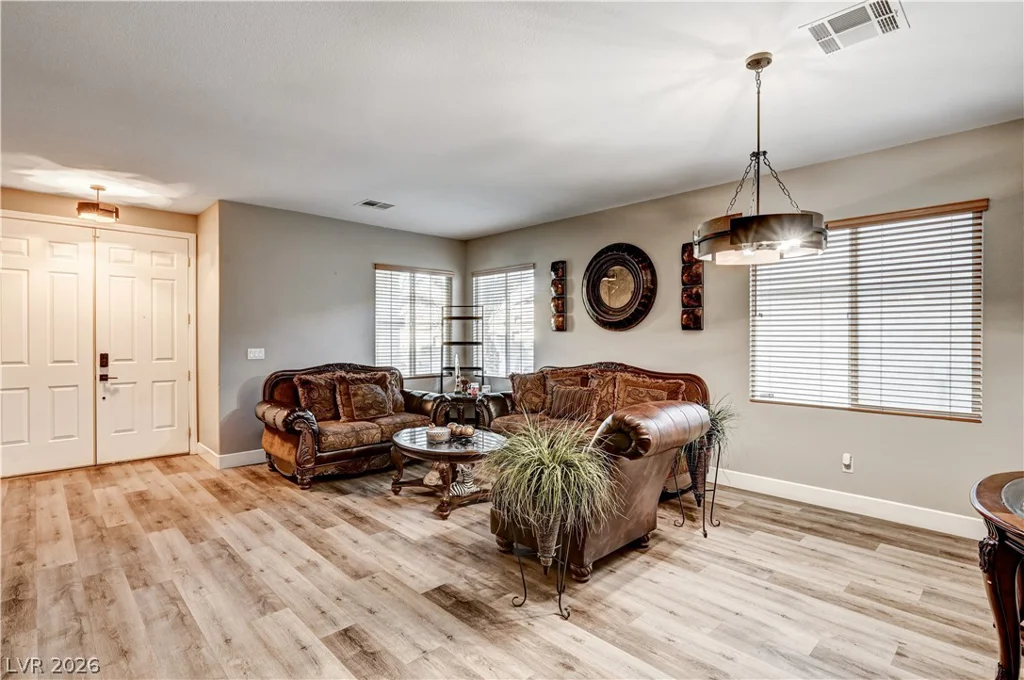 7821 Red Leaf, Las Vegas, NV 89131