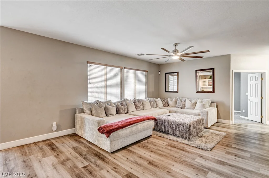 7821 Red Leaf, Las Vegas, NV 89131