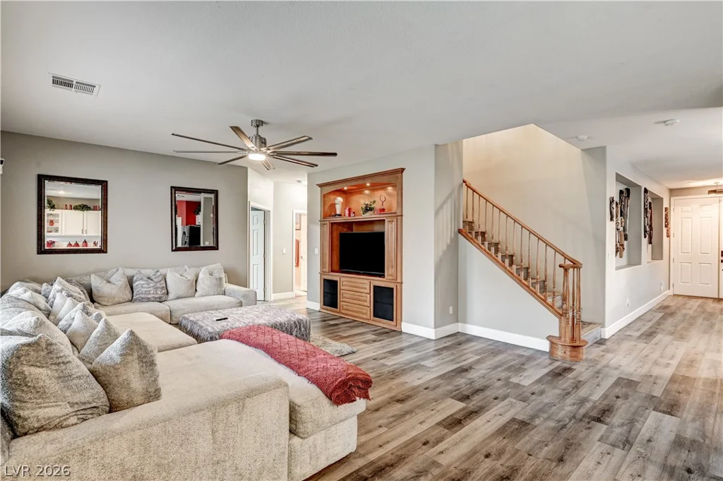 7821 Red Leaf, Las Vegas, NV 89131
