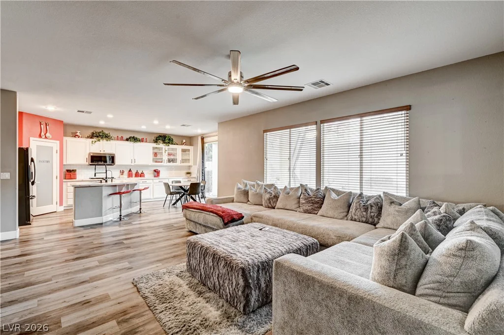 7821 Red Leaf, Las Vegas, NV 89131
