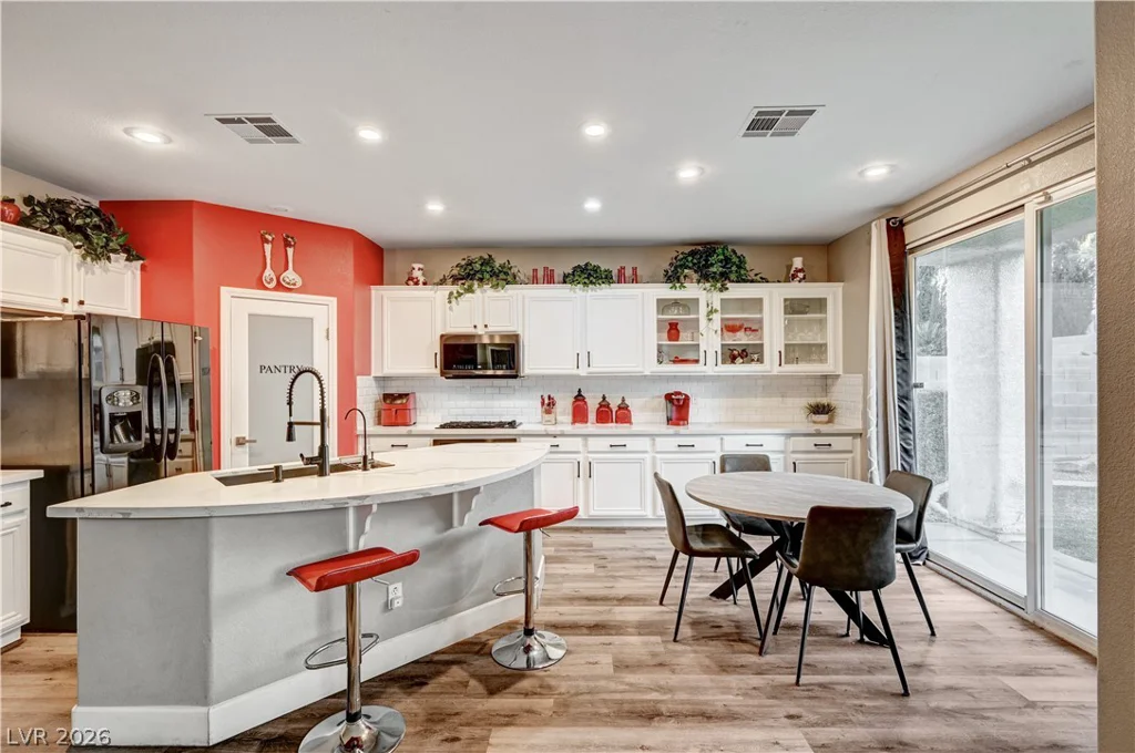 7821 Red Leaf, Las Vegas, NV 89131