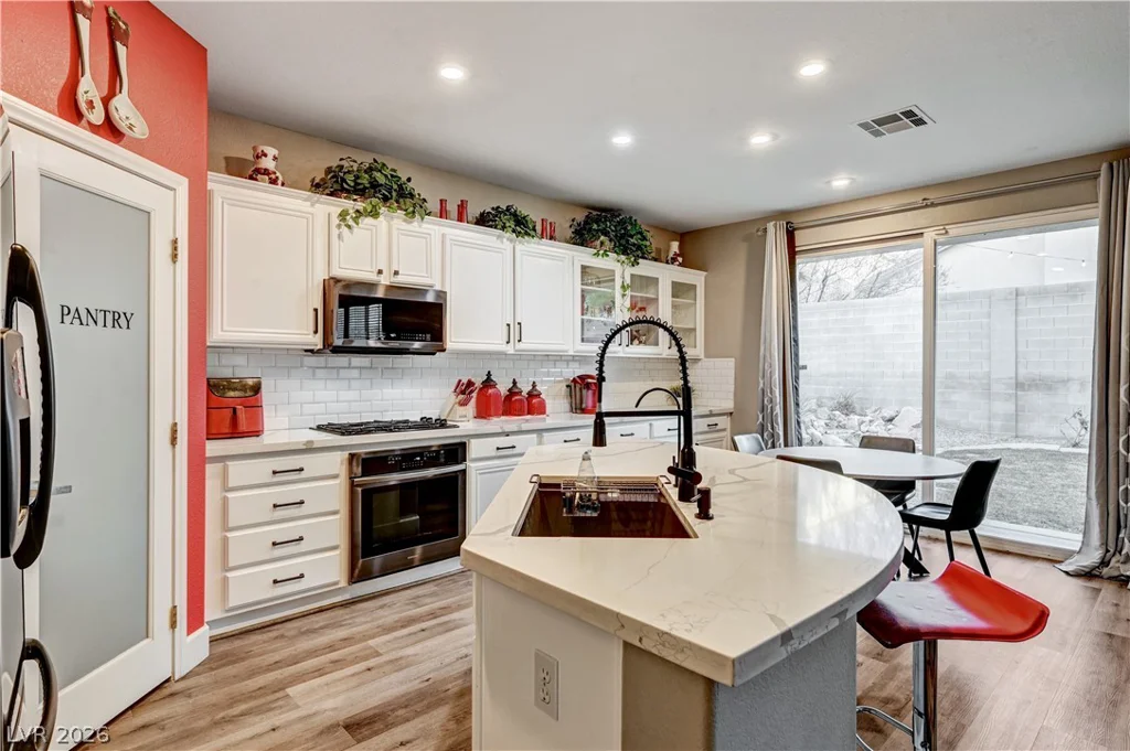 7821 Red Leaf, Las Vegas, NV 89131