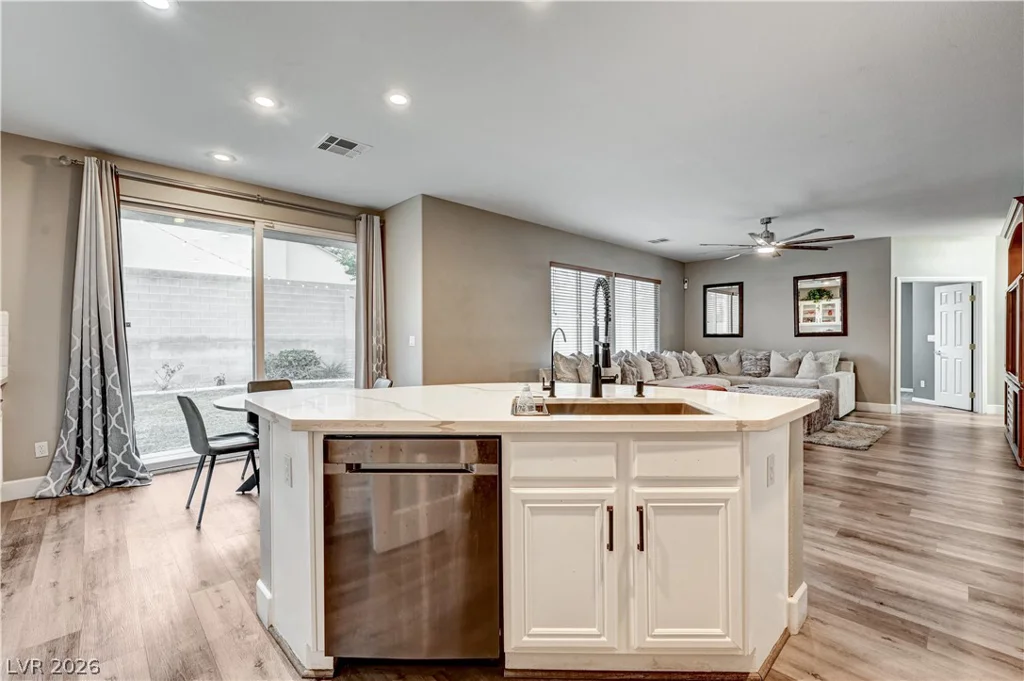 7821 Red Leaf, Las Vegas, NV 89131