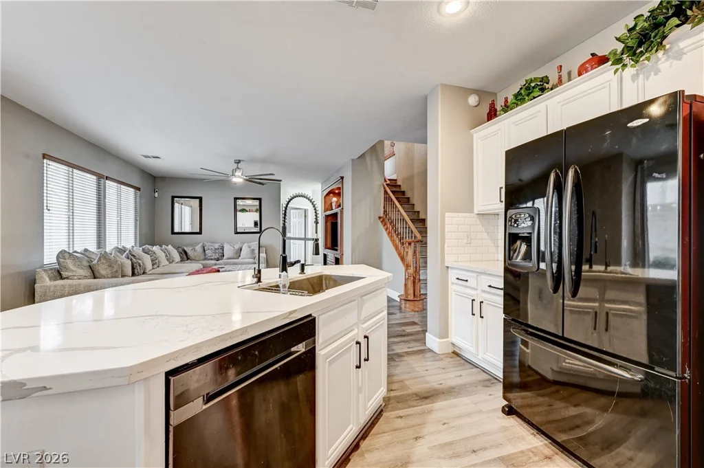 7821 Red Leaf, Las Vegas, NV 89131