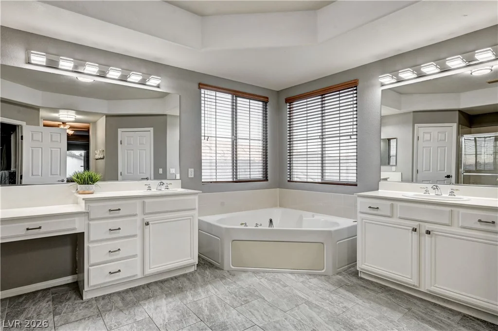 7821 Red Leaf, Las Vegas, NV 89131