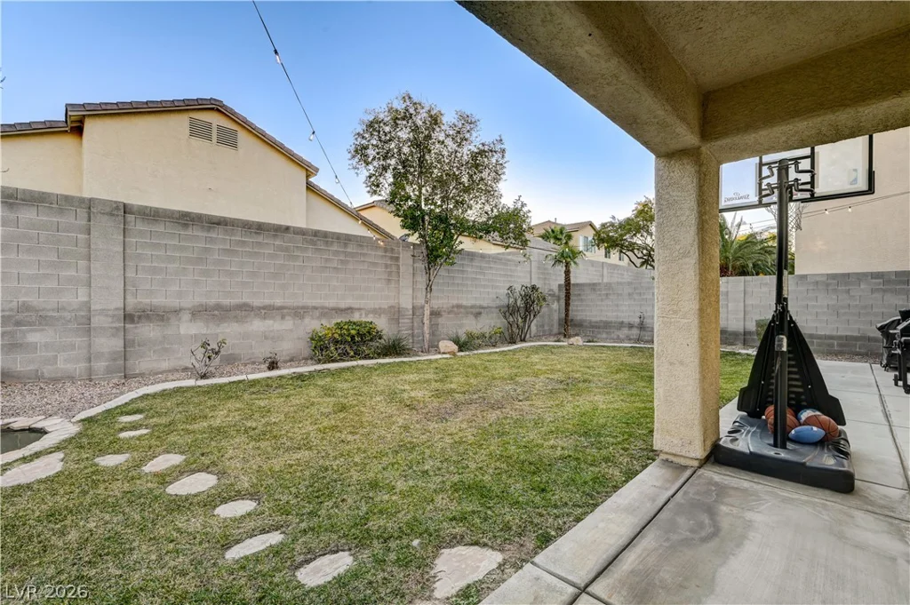 7821 Red Leaf, Las Vegas, NV 89131