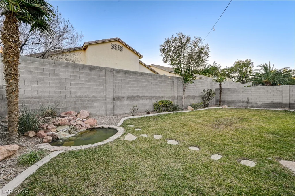 7821 Red Leaf, Las Vegas, NV 89131