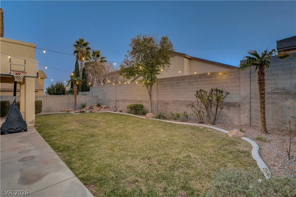 7821 Red Leaf, Las Vegas, NV 89131