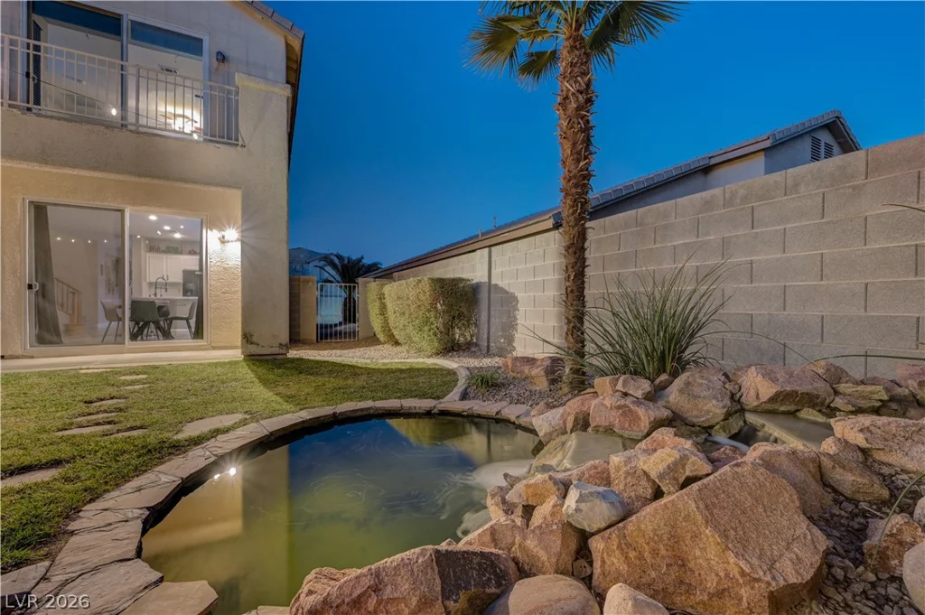 7821 Red Leaf, Las Vegas, NV 89131