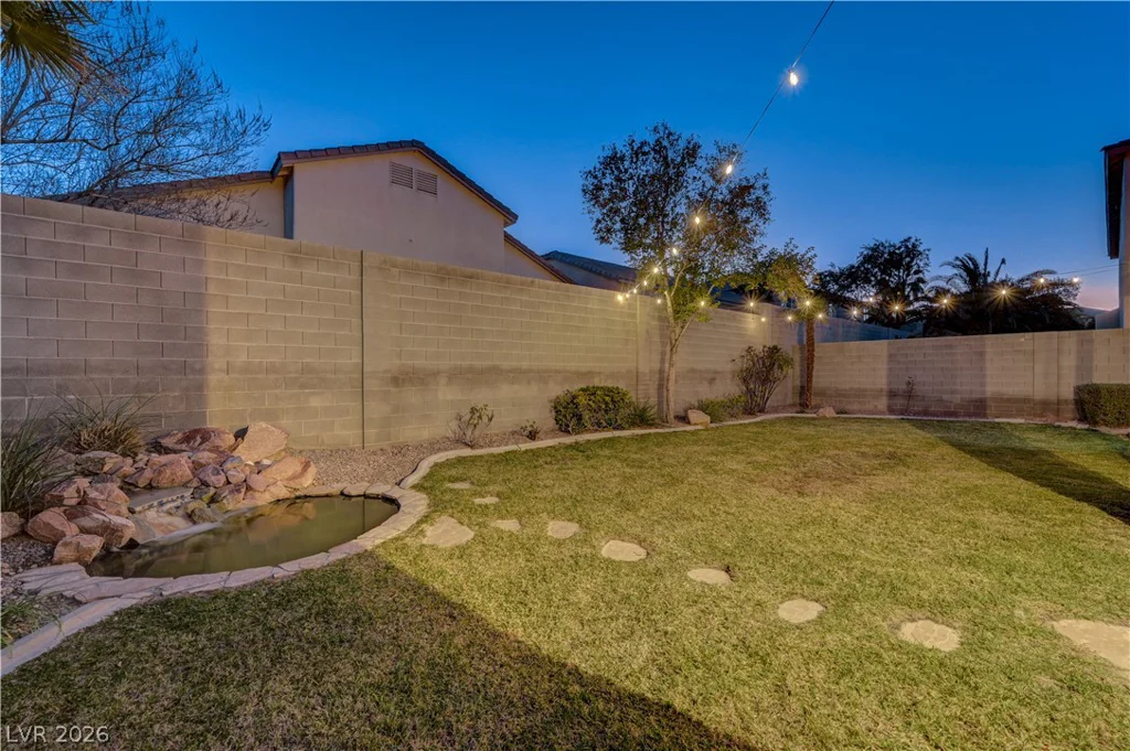 7821 Red Leaf, Las Vegas, NV 89131