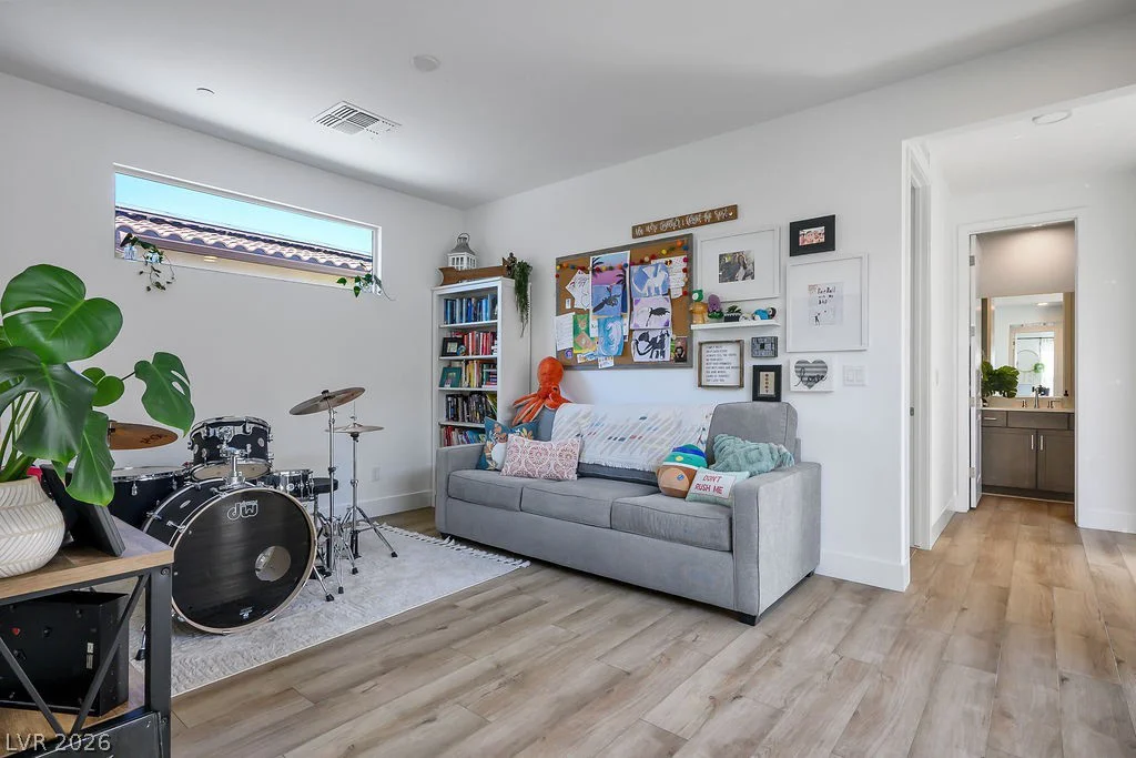 9990 Egan Valley, Las Vegas, NV 89166