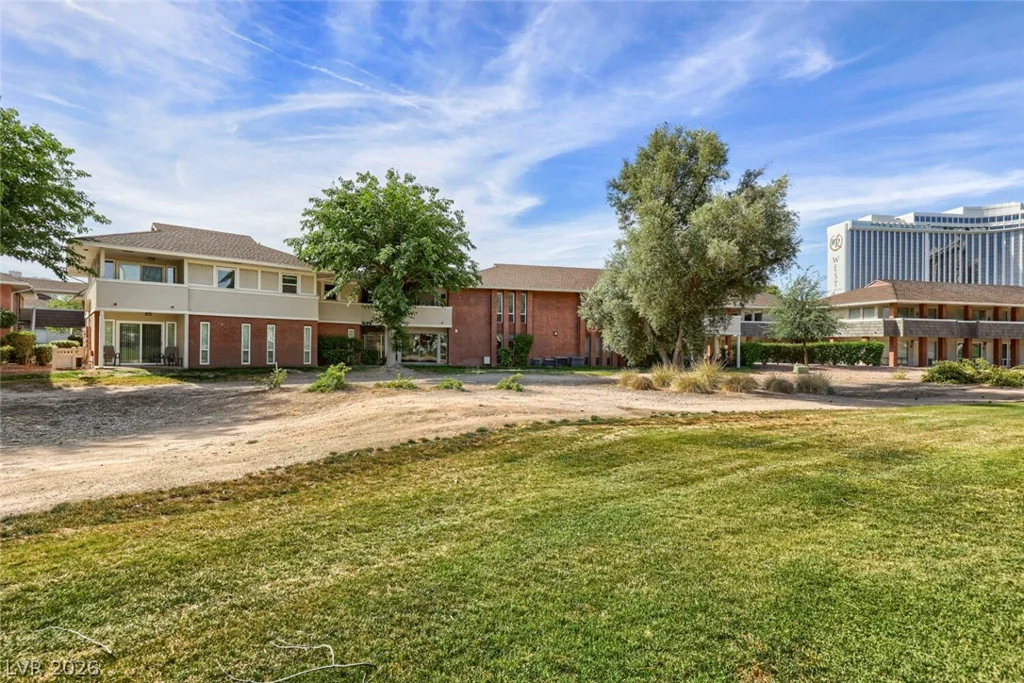 746 Oakmont, Las Vegas, NV 89109