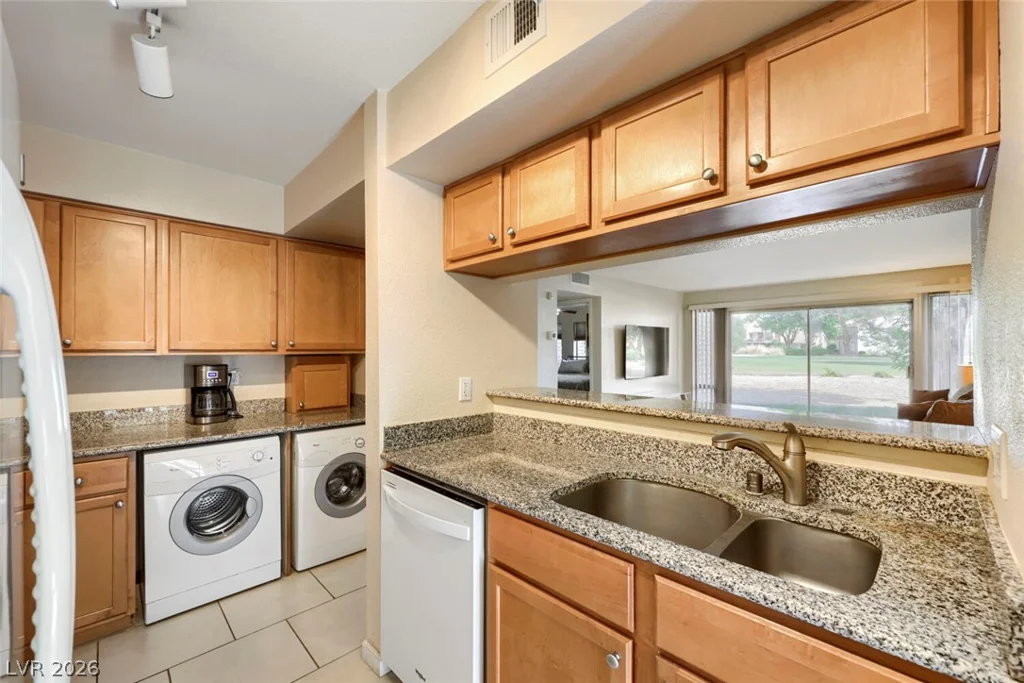 746 Oakmont, Las Vegas, NV 89109