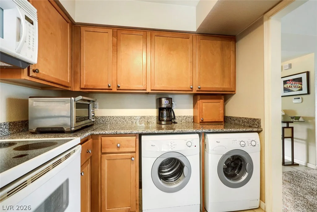 746 Oakmont, Las Vegas, NV 89109