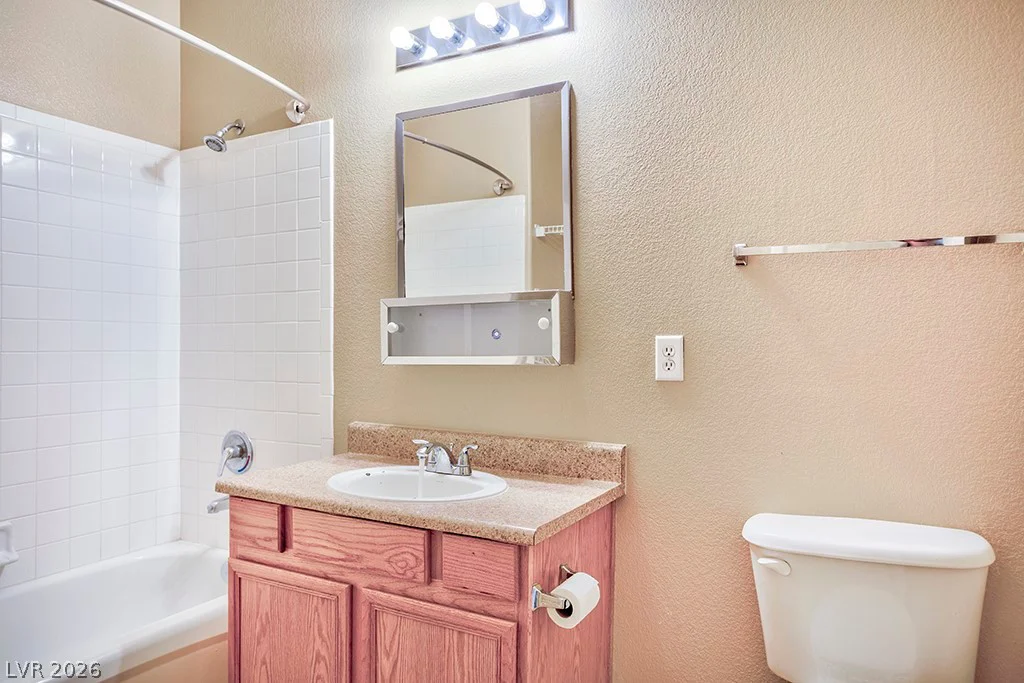 2161 Hussium Hills, Las Vegas, NV 89108