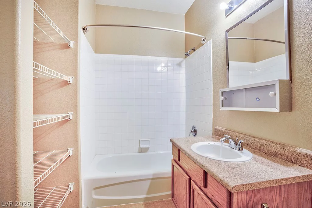 2161 Hussium Hills, Las Vegas, NV 89108