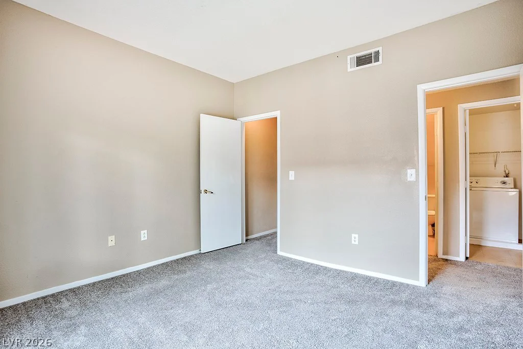 2161 Hussium Hills, Las Vegas, NV 89108