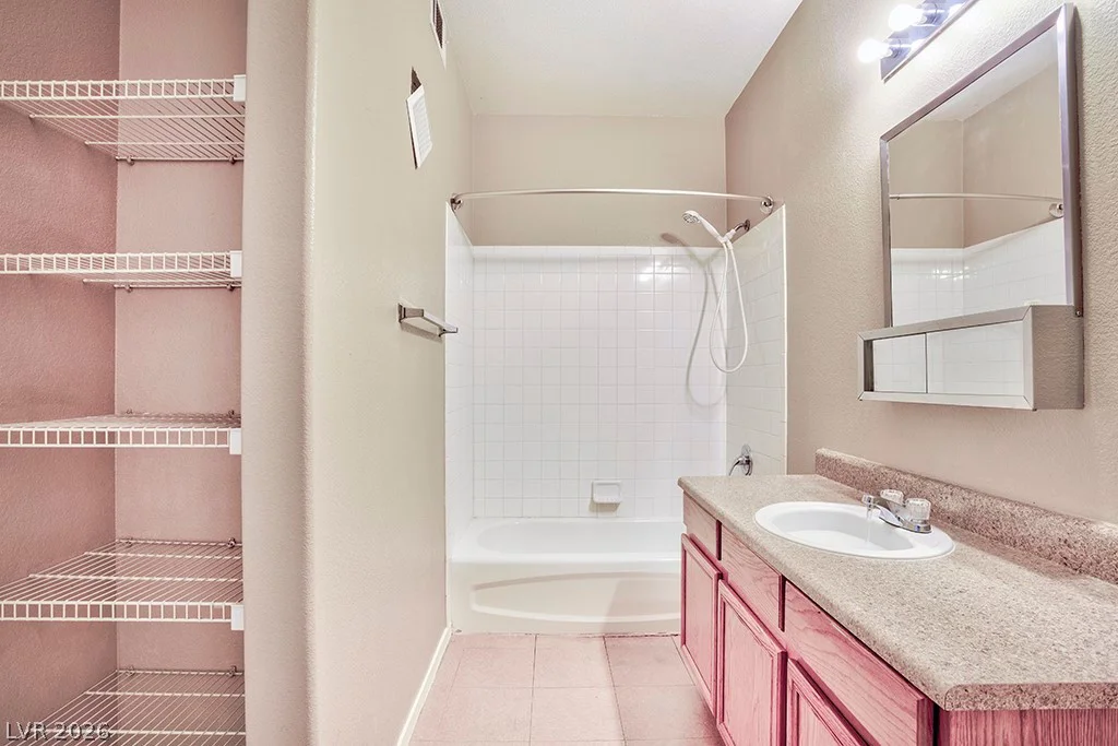 2161 Hussium Hills, Las Vegas, NV 89108