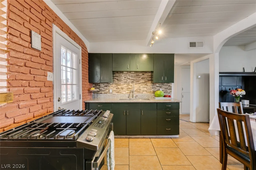 705 Harvard, Las Vegas, NV 89107