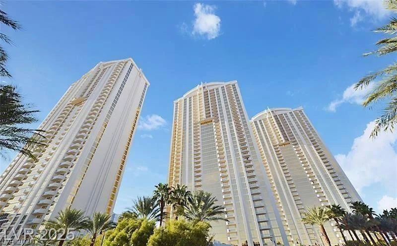 135 Harmon, Las Vegas, NV 89109
