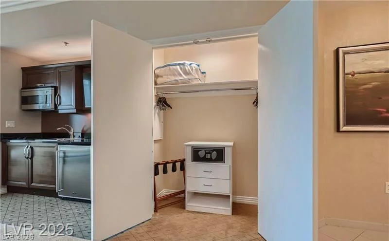 135 Harmon, Las Vegas, NV 89109
