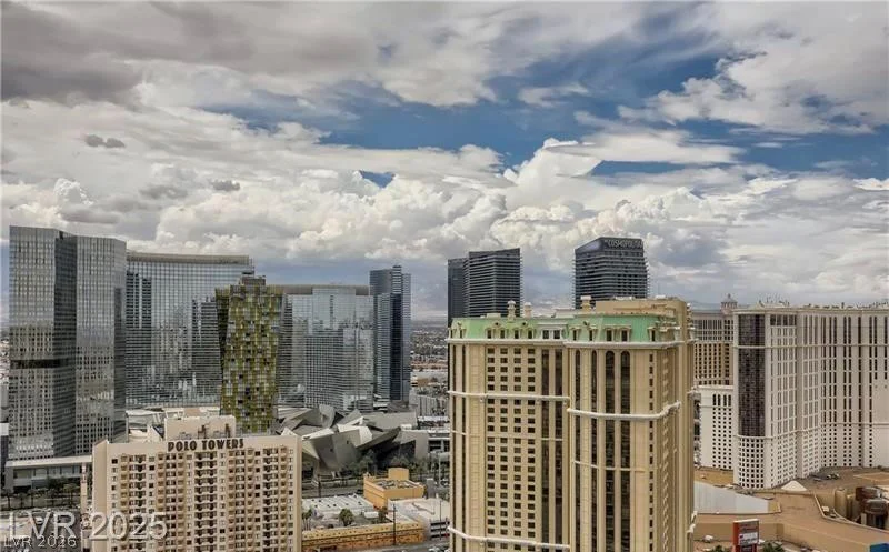 135 Harmon, Las Vegas, NV 89109